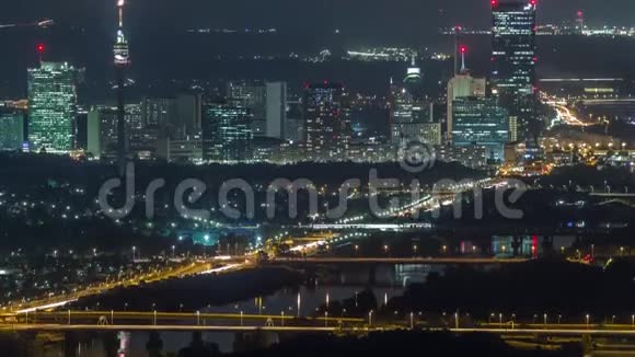 从多瑙河的角度看维也纳的天际线利奥波茨堡空中夜空时间点视频的预览图