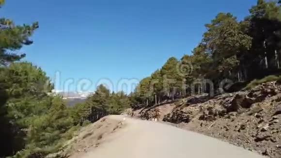 西班牙西欧内华达山脉拉阿尔普贾拉格拉纳迪纳的卡皮雷拉景观视频的预览图