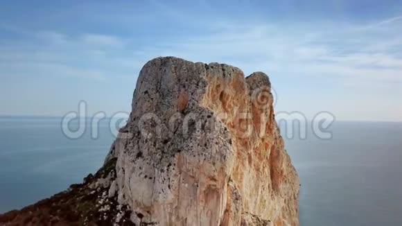 卡尔佩的空中景观卡尔佩镇的象征4K镜头西班牙科斯塔布兰卡阿利坎特省视频的预览图