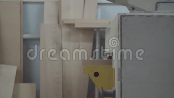 木材在木工机械的作用木工车间工序木制家具制造视频的预览图