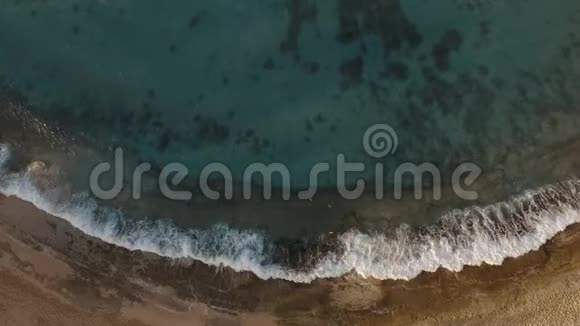 在神奇时刻拍摄波多黎各的PlayaMarChiquita海滩视频的预览图