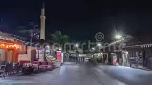 波斯尼亚和黑塞哥维那萨拉热窝老城区的Sebilj喷泉夜间时间超移视频的预览图