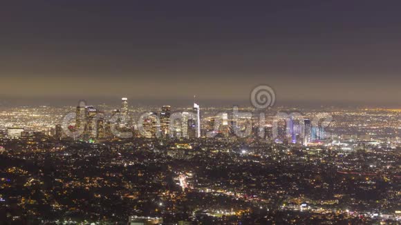 洛杉矶市中心的夜晚美国加利福尼亚视频的预览图