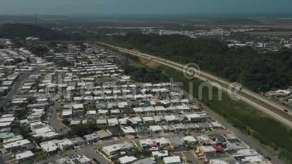 在波多黎各的一个居民区进行空中射击视频的预览图