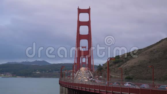 金门大桥和汽车交通美国加利福尼亚视频的预览图