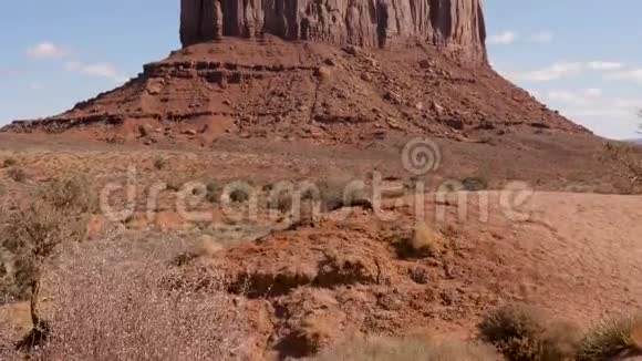 纪念碑山谷中著名的红岩高景点视频的预览图