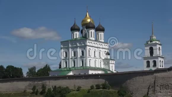 普斯科夫克里姆林宫的旧三一大教堂俄罗斯普斯科夫视频的预览图