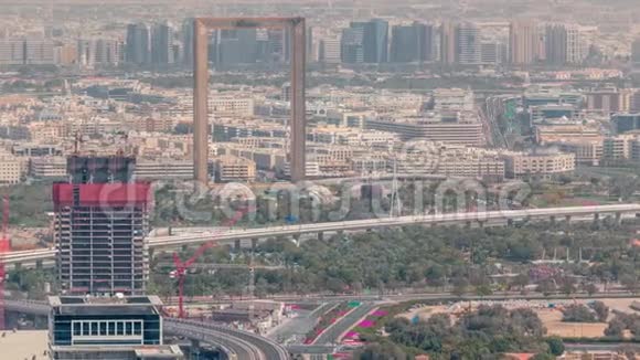 空中景观金融和Zabeel地区时间推移与交通和正在建设的建筑与起重机从视频的预览图