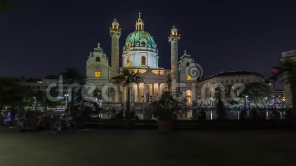 奥地利维也纳卡尔斯普拉茨广场上的卡尔斯基什夜空超光速飞行视频的预览图