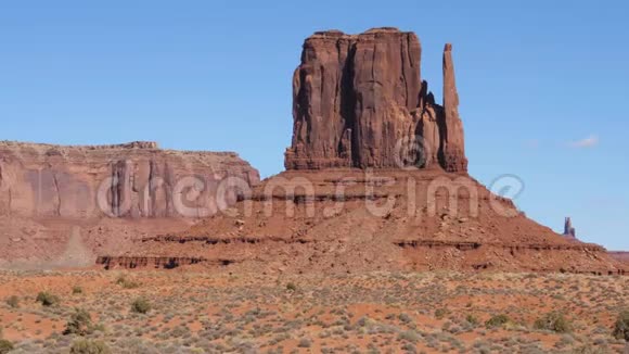 纪念山谷中红橙砂岩岩型的岩屑视频的预览图