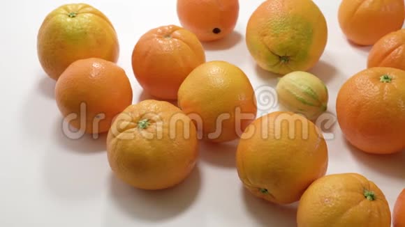 白色背景的橘子和柠檬视频的预览图