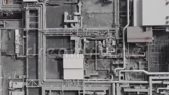 一个未来技术制造工厂的高空俯视图视频的预览图