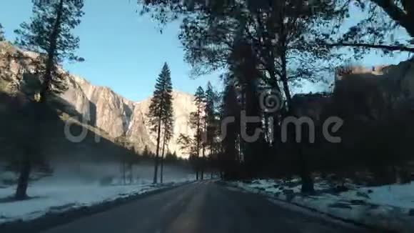 在约塞米蒂山谷开车美国加利福尼亚视频的预览图