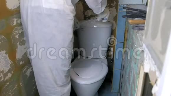 厕所盥洗室男工统一装修近景视频的预览图
