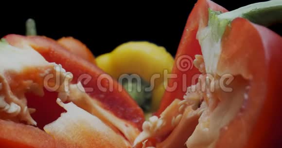 新鲜的甜椒用大探头镜头拍摄视频的预览图