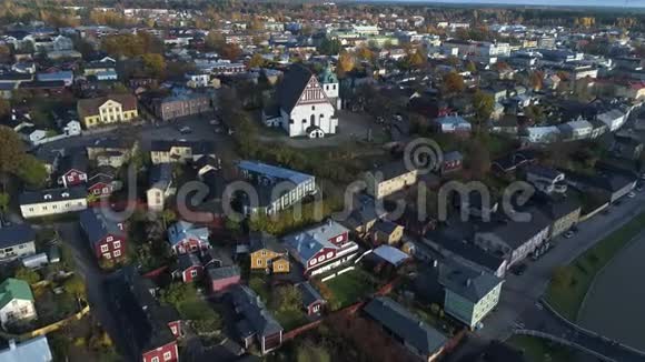 老路德大教堂中的城市景观芬兰Porvoo航空录像视频的预览图