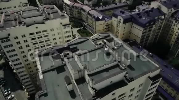 房屋和街道的俯视图视频的预览图
