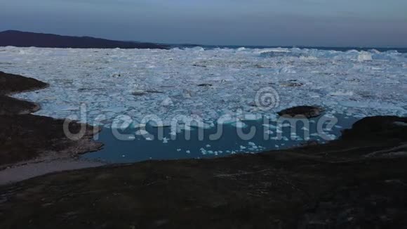 格陵兰岛冰川在海洋上视频的预览图