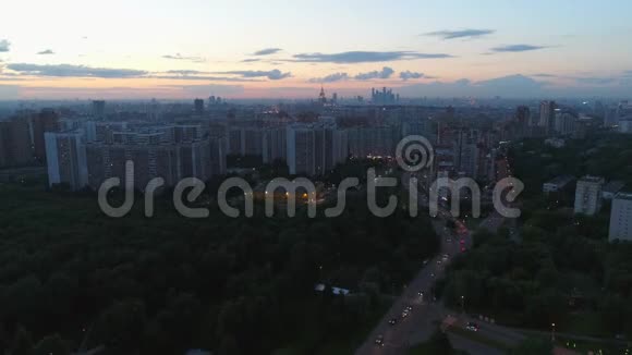 夏天从空中俯瞰莫斯科视频的预览图