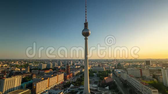 柏林德国五月2019年柏林市中心和著名电视塔附近的斯普里河视频的预览图