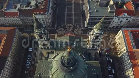 匈牙利布达佩斯4K无人驾驶飞机拍摄的圣斯蒂芬巴西利卡塔的画面视频的预览图