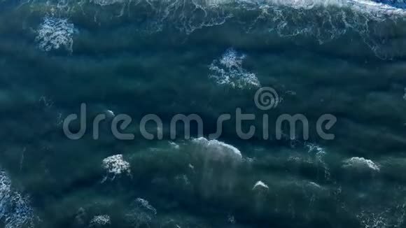 冬季冰雪冰山景观海洋洗冰全球变暖概念视频的预览图