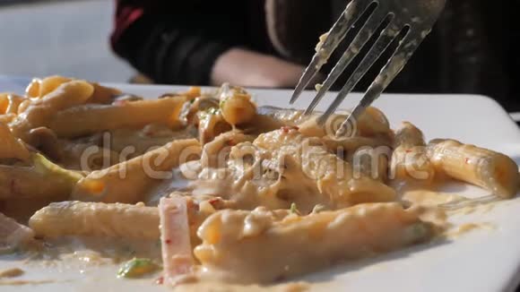 美味开胃的经典意大利面视频的预览图