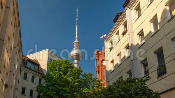 柏林德国五月2019年柏林历史市中心的时间推移视图旧的著名建筑附近的斯普里河视频的预览图