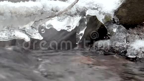 伊西冬季的水流湍急视频的预览图