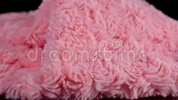 美丽的蓬松粉红色织物宏视频的预览图