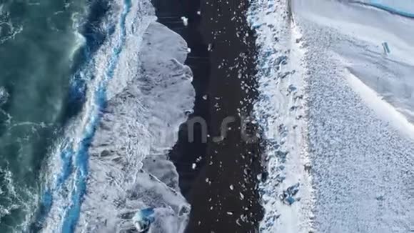冬季冰雪冰山景观海洋洗冰全球变暖概念视频的预览图