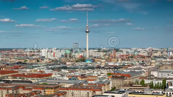 柏林德国五月2019年柏林市中心和著名电视塔附近的斯普里河视频的预览图