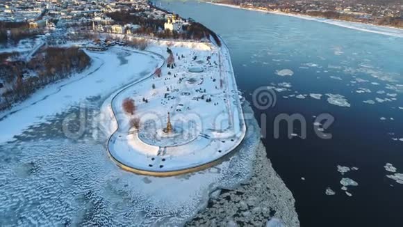 查看伏尔加河和Kotorosli河的箭头空中视频亚罗斯拉夫尔视频的预览图