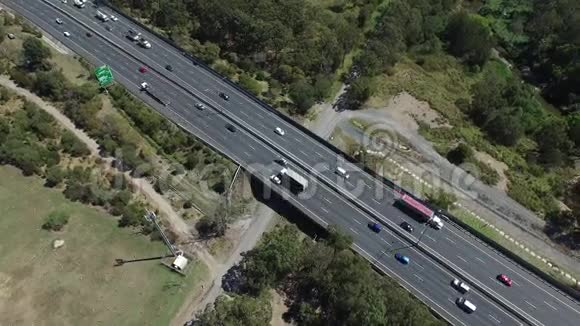 澳大利亚高速公路的静态航空视频的预览图