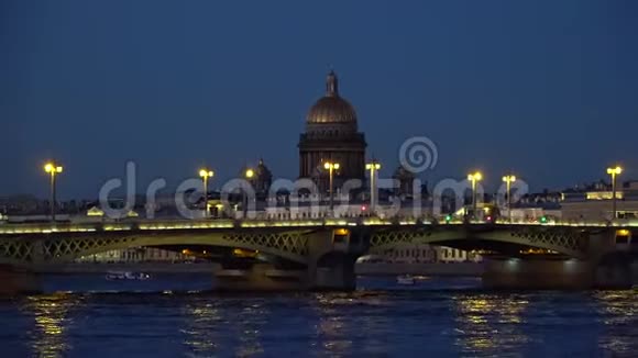 圣以撒大教堂的穹顶和报章桥圣彼得堡视频的预览图