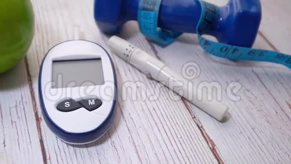 糖尿病血糖测量白哑铃视频的预览图