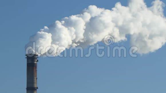 环境问题煤电厂灰烟烟囱污染管道视频的预览图