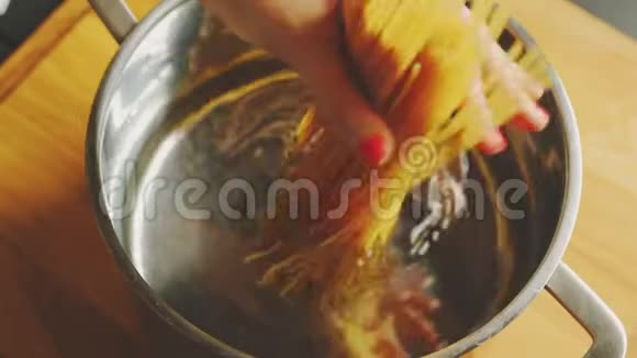 意大利食品美味的生物有机慢动作视频电影厨房视频的预览图