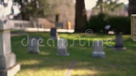 加拿大萨里2020年2月21日历史上萨里中心公墓的老墓碑视频的预览图