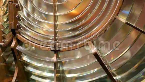 菲涅尔透镜采用黄铜结构航海灯塔塔彩虹光谱玻璃灯笼的细节系统视频的预览图
