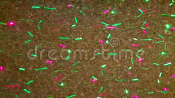 抽象的彩色发光激光点在背景上跳舞视频的预览图