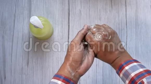 用肥皂洗手防止电晕病毒视频的预览图