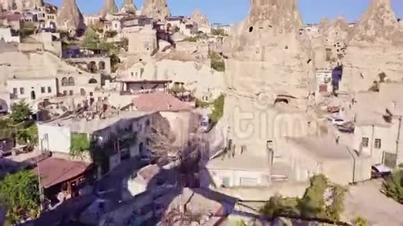 卡帕多西亚土耳其城市景观从顶部拍摄一架无人机视频的预览图