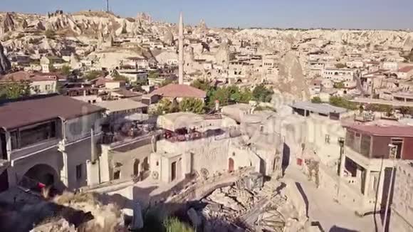 卡帕多西亚土耳其城市景观从顶部拍摄一架无人机视频的预览图