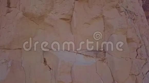 卡帕多西亚土耳其岩石和山顶景观拍摄与四架直升机视频的预览图