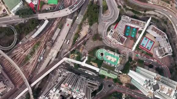 香港多层道路交汇处鸟瞰图视频的预览图