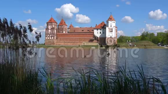 古默斯基城堡阳光五月天米尔白俄罗斯视频的预览图