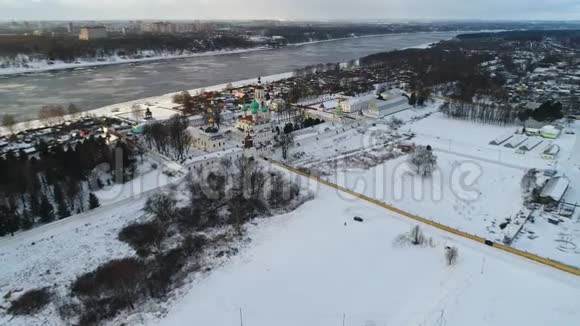 托尔斯基修道院冬季景观空中视频南斯拉夫俄罗斯视频的预览图