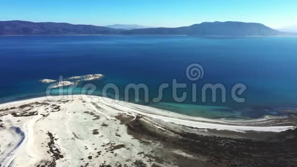 萨尔达湖是土耳其Burdur西南部一个中等大小的火山口湖视频的预览图