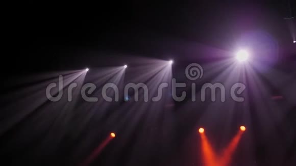 多彩舞台灯光灯光在演唱会上展现视频的预览图